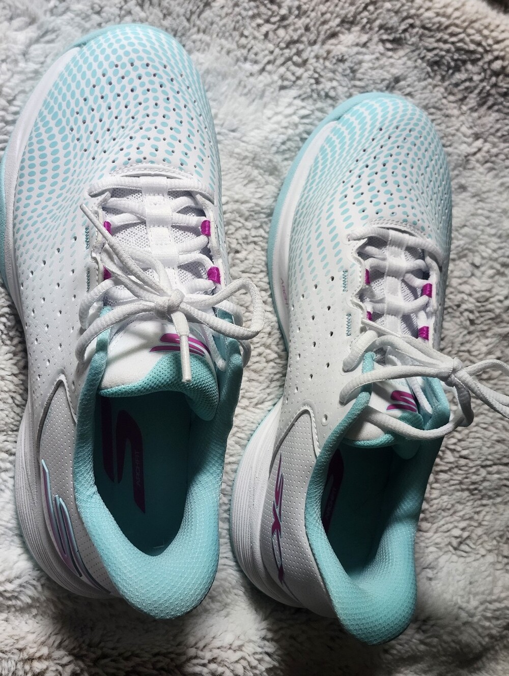 Womens Size 8 Sketchers - Picture 6 of 6